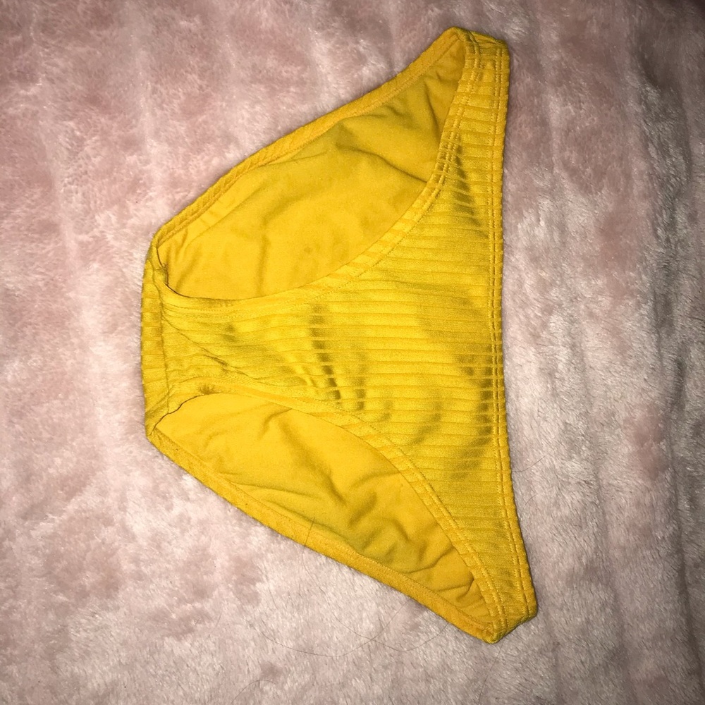 yellow bikini - Picture 4 of 4